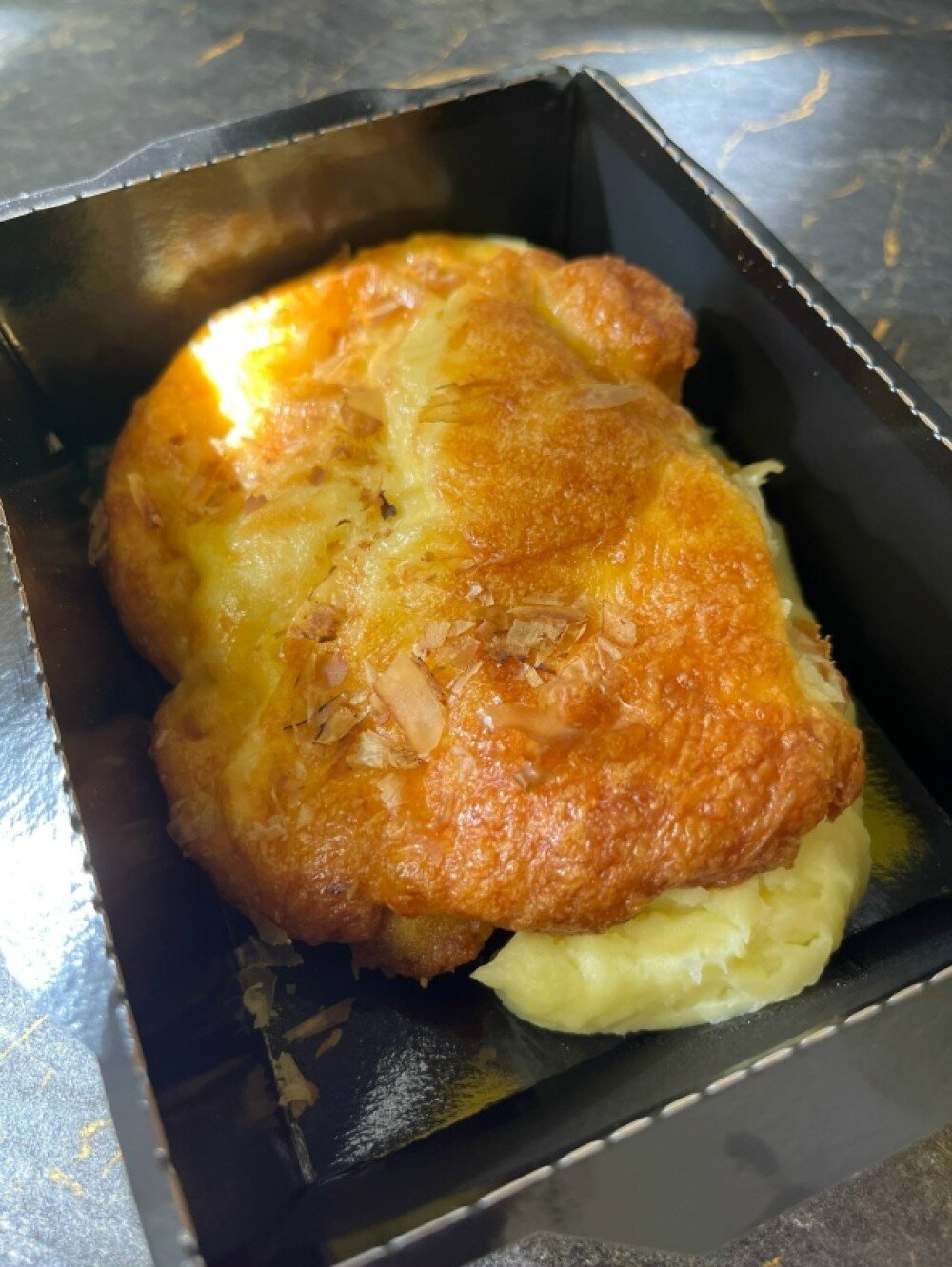 Рыбные палочки под сырной шапкой с пюре
