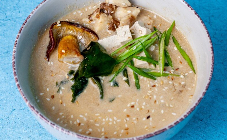 Азиатский суп с щукой и белыми грибами