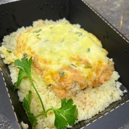 Судак запеченный под сырной шапочкой с кус-кусом с ореховым соусом