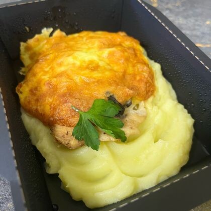 Филе куриное под грибной шапочкой с пюре