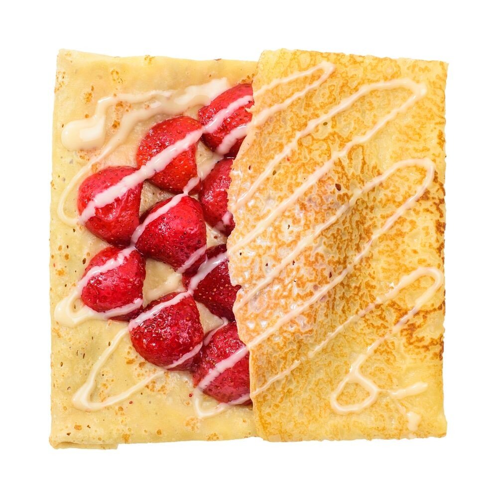 Блин с клубникой и сгущенным молоком