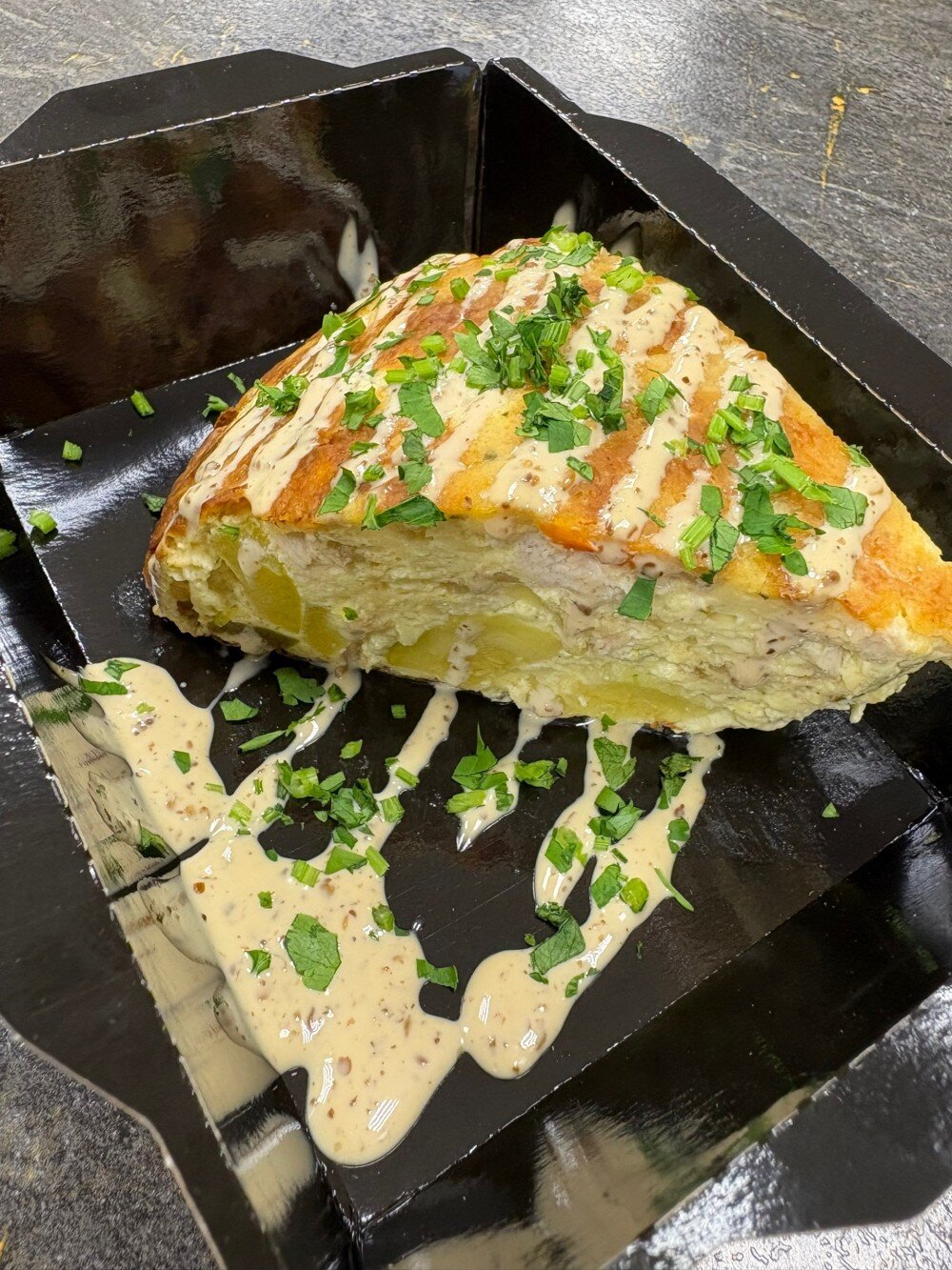 "Куриный лентяй" с кабачком и сливочно-кунжутным соусом