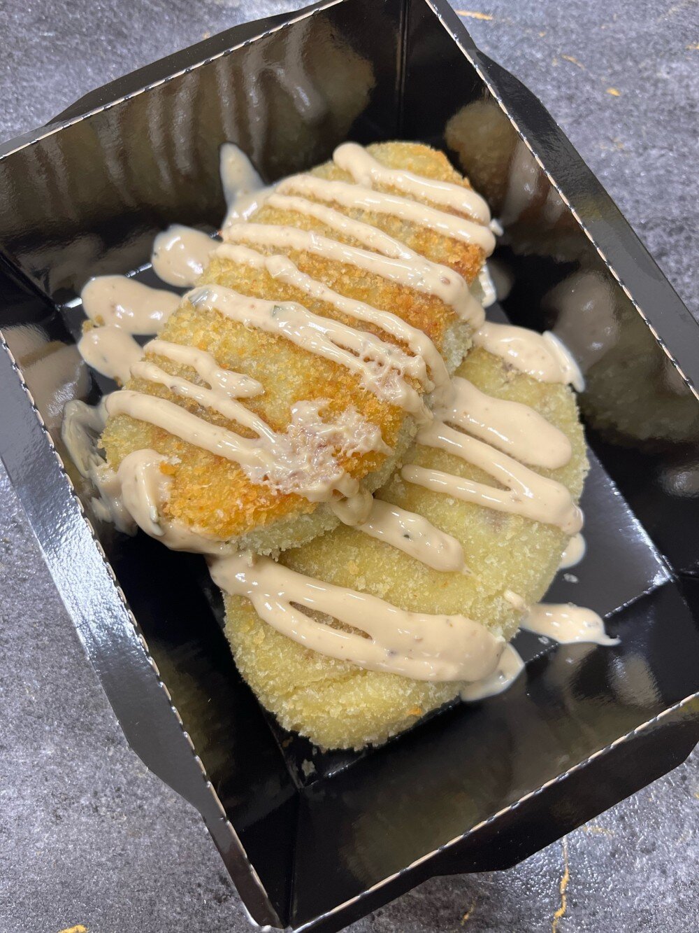 Зразы картофельные с мясной начинкой и грибным соусом
