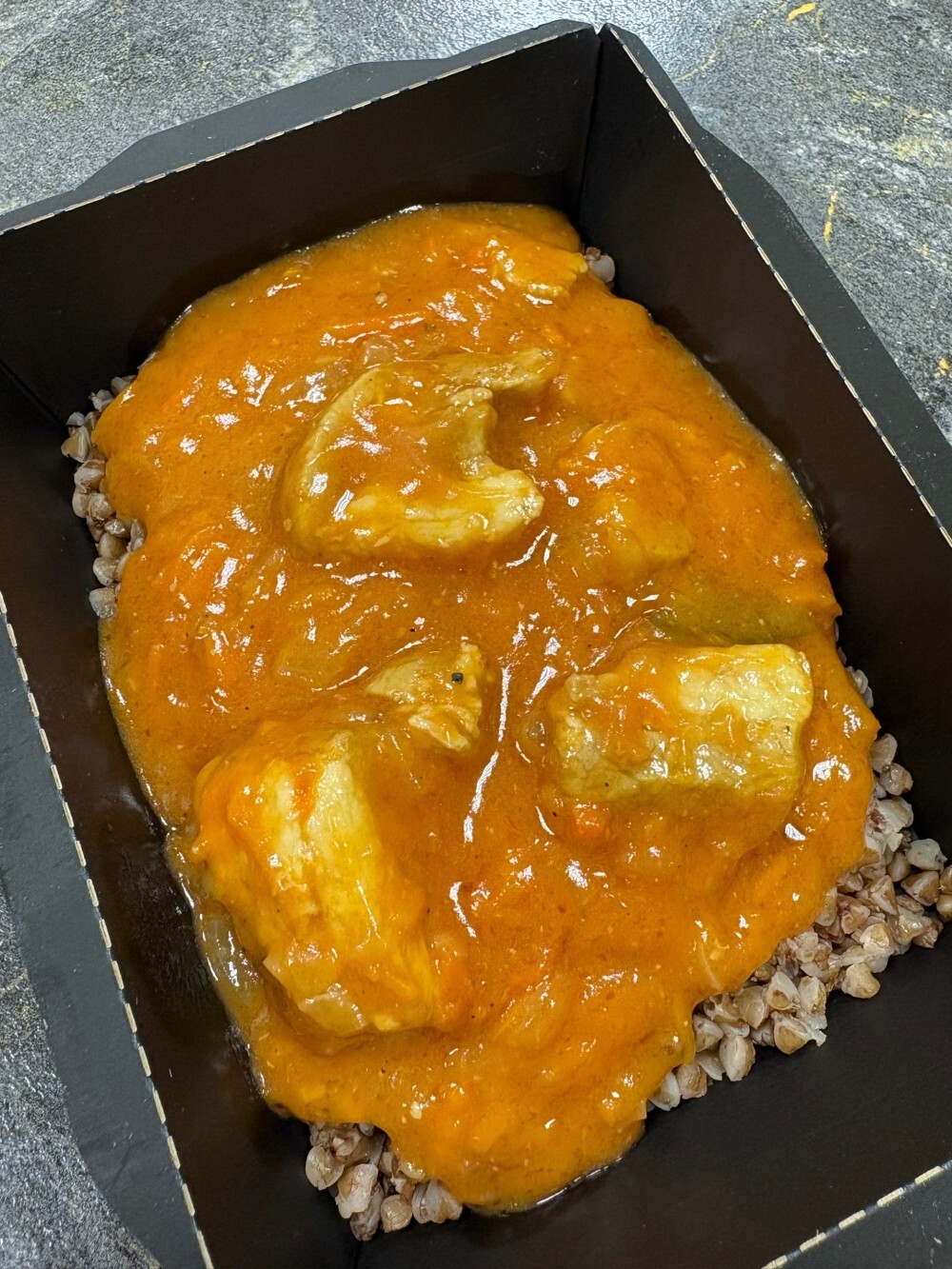 Мясной гуляш с гречей