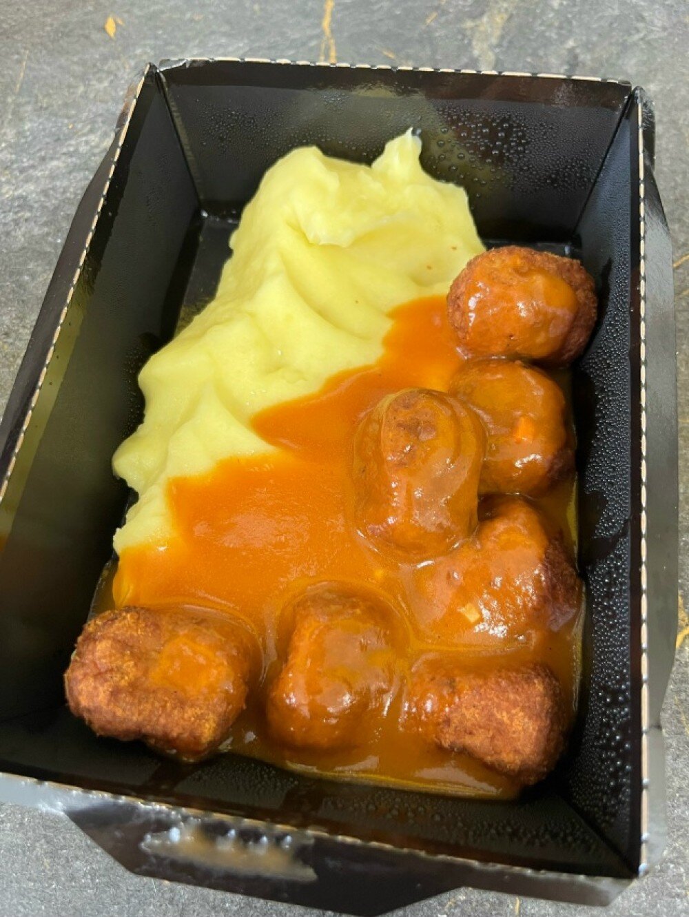 Мясные фрикадельки с пюре