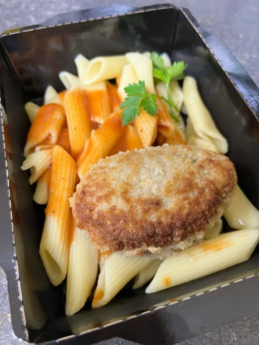 Мясные зразы с грибами с макаронами