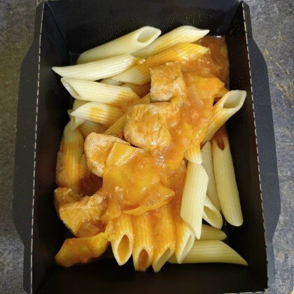 Гуляш из свинины с макаронами