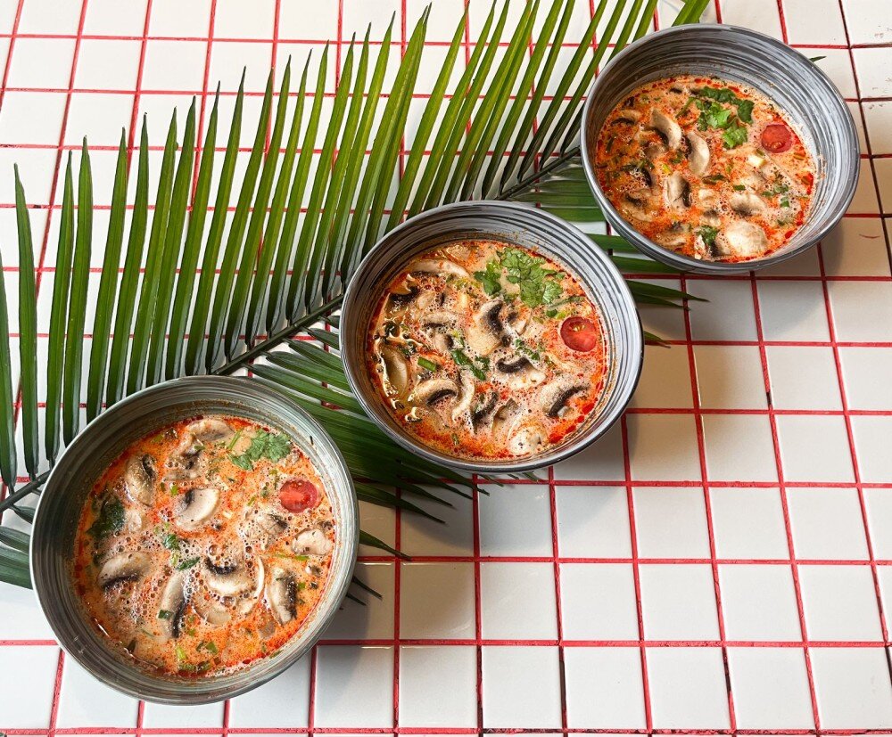 ЭКЗОТИЧЕСКАЯ  тройка (Том Ям с морепродуктами)