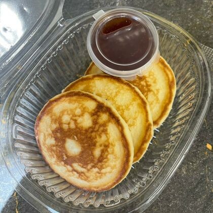 Оладьи с клубничным джемом