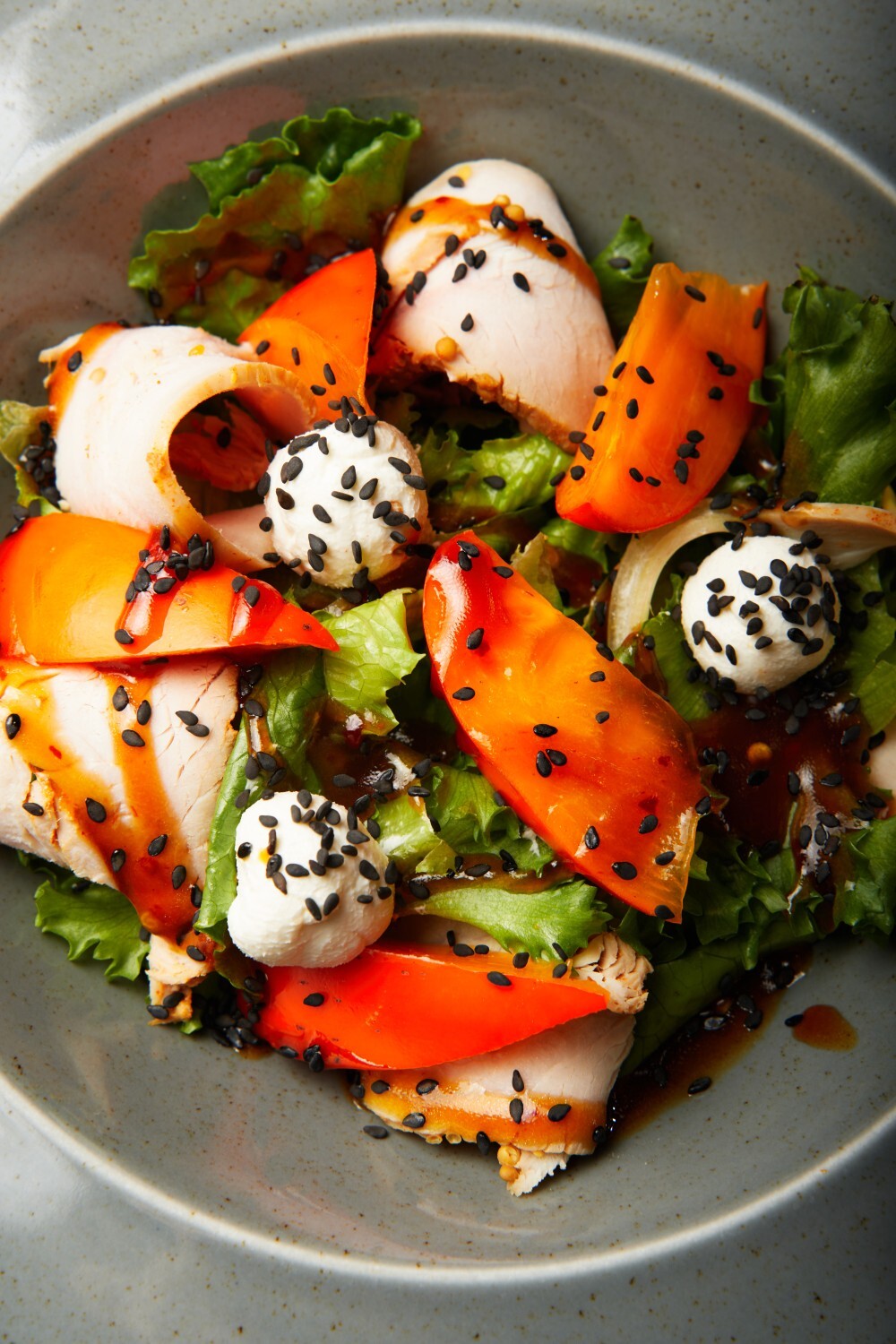 Салат из индейки с хурмой и сырными шариками