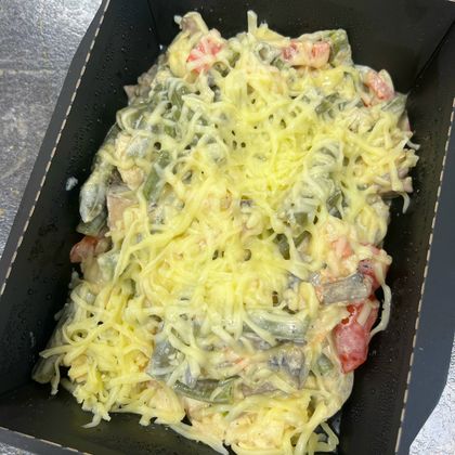 Запеченные овощи с курицей в сливочном соусе