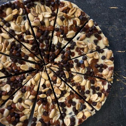 Чизкейк "Карамель и арахис"