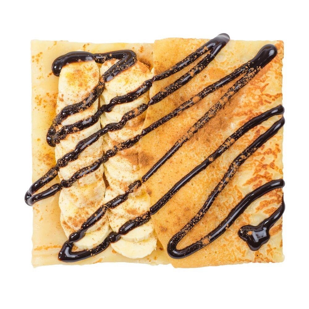 Блин с бананом, корицей и шоколадным топингом