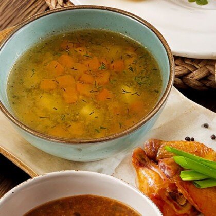 Домашний гороховый суп с копчеными крыльями