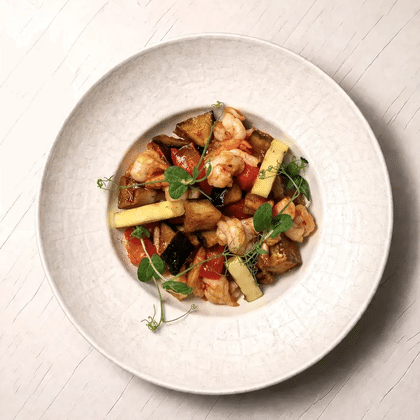 Салат с тигровыми креветками и баклажанами