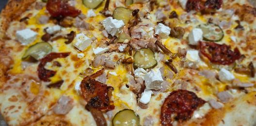 Лисички с вялеными томатами