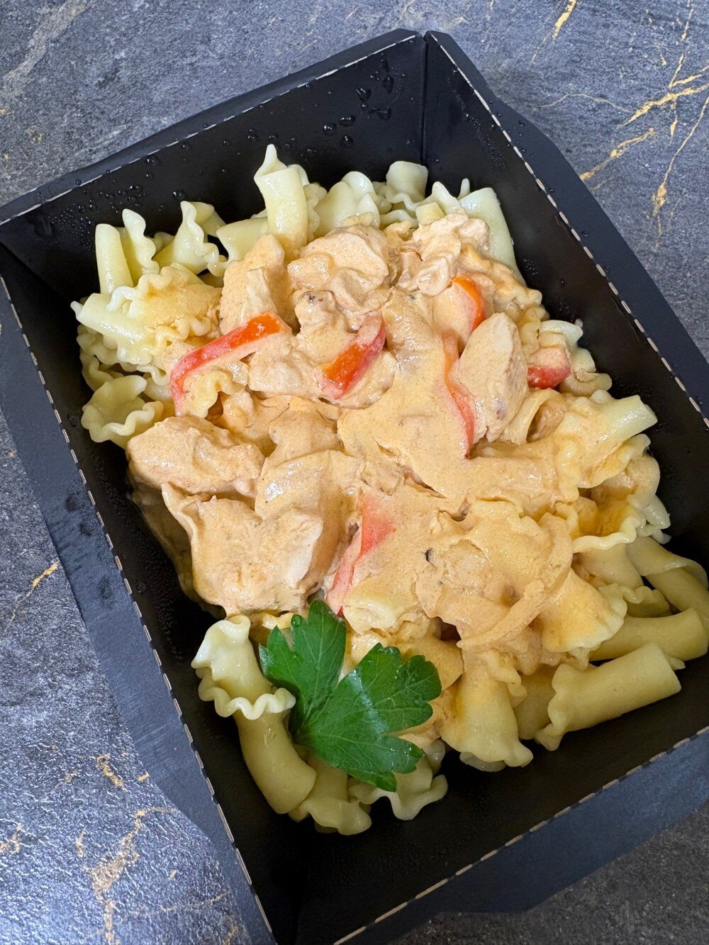 Паприкаш из курицы с макаронами