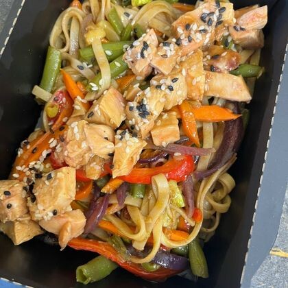 Вок с курицей терияки