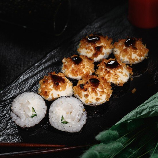 Ролл Ика-хот с кальмаром