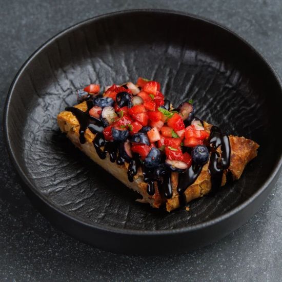 Штрудель с яблоком и топпингом