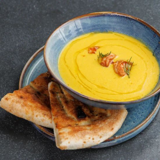 Кукурузный суп с креветками с на кокосовом молоке