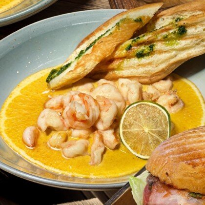 Тигровые креветки в соусе кокос-карри