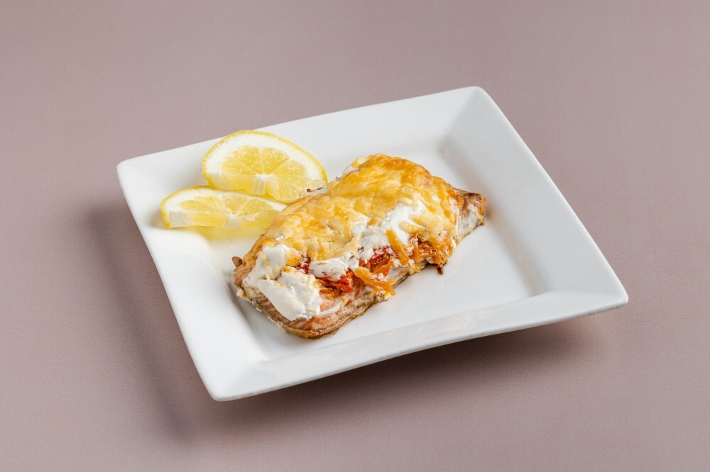 Горбуша под овощами