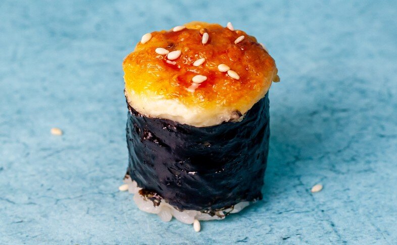 Запечённые суши с грибами шиитаке