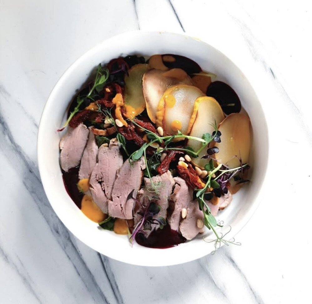 Салат с уткой и грушей