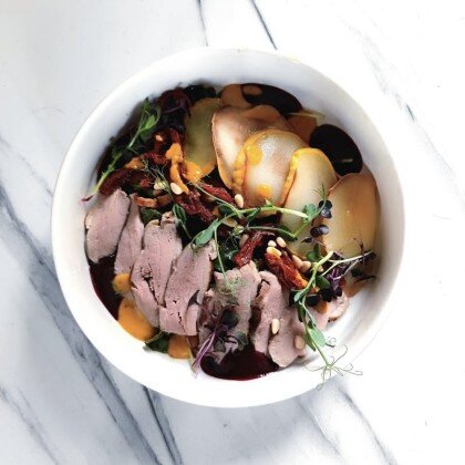 Салат с уткой и грушей