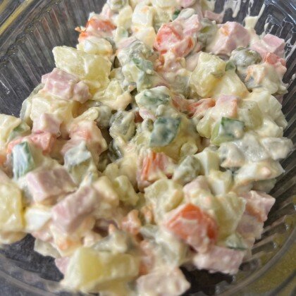 Оливье с докторской колбасой