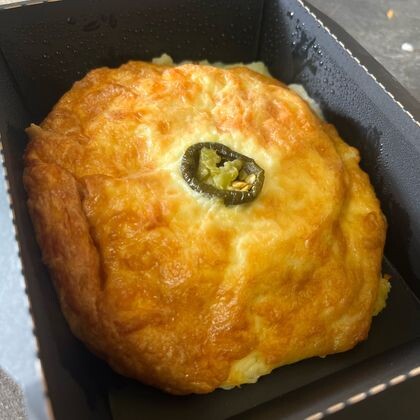 Куриная котлета с двойным сыром с халапеньо с печеным картофелем