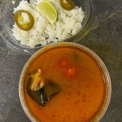 Том Ям с креветками, рисом и лаймом