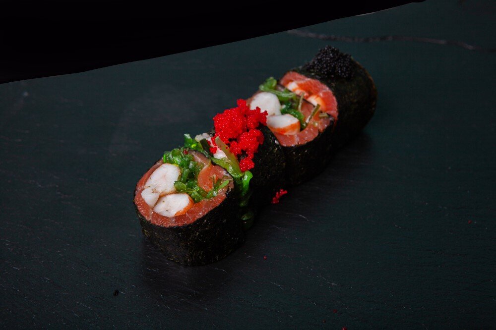 Кето ролл с лососем