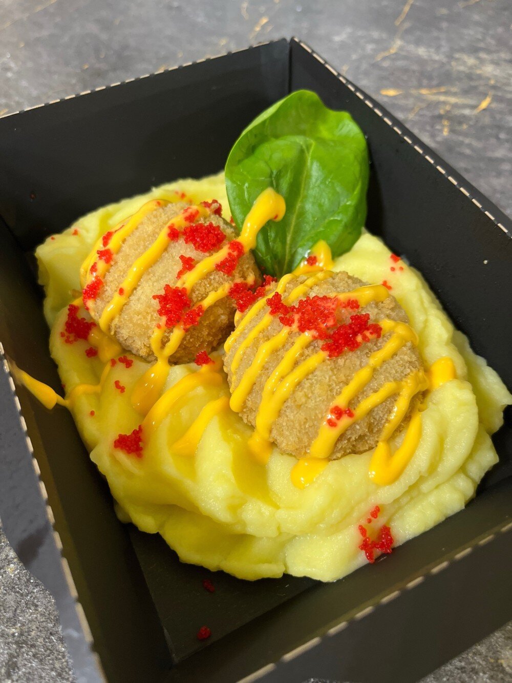 Шарики из судака и лосося с пюре