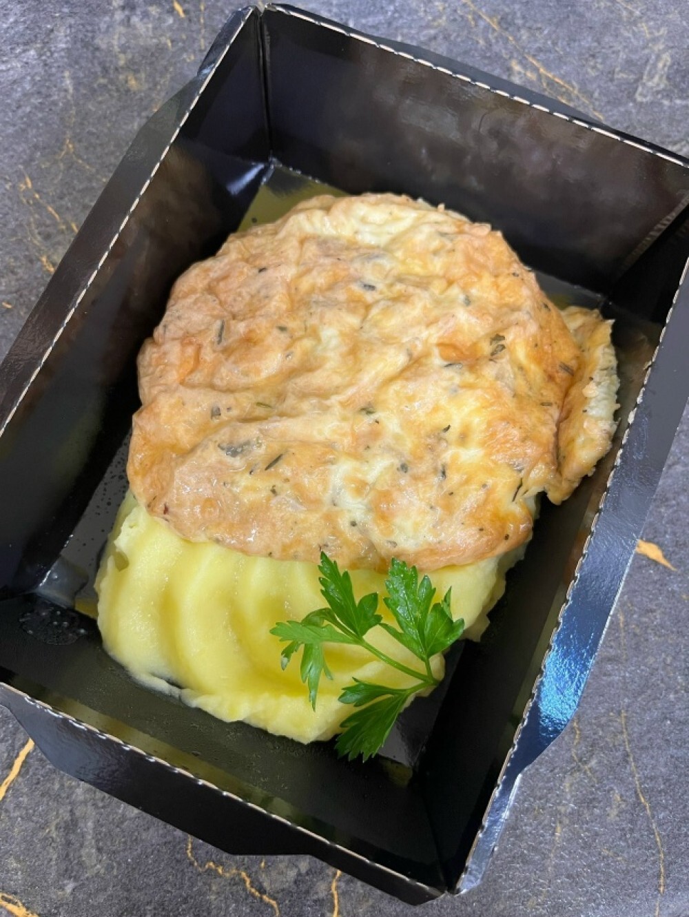 Куриное филе с прованскими травами с картофельным пюре