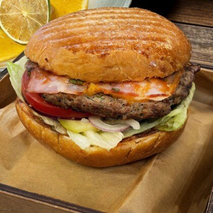 Фирменный кавказский бургер