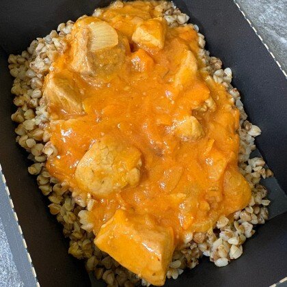 Мясной гуляш с гречей