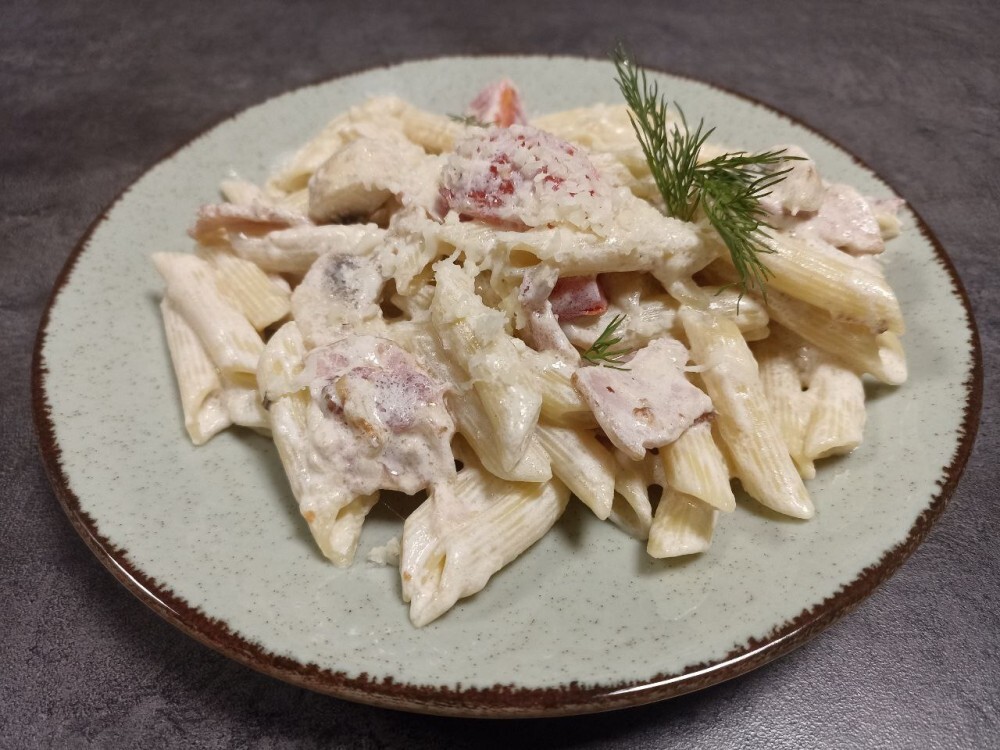 Паста Пенне с ветчиной и грибами