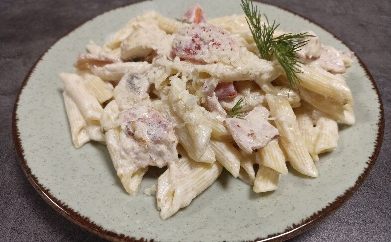 Паста Пенне с ветчиной и грибами