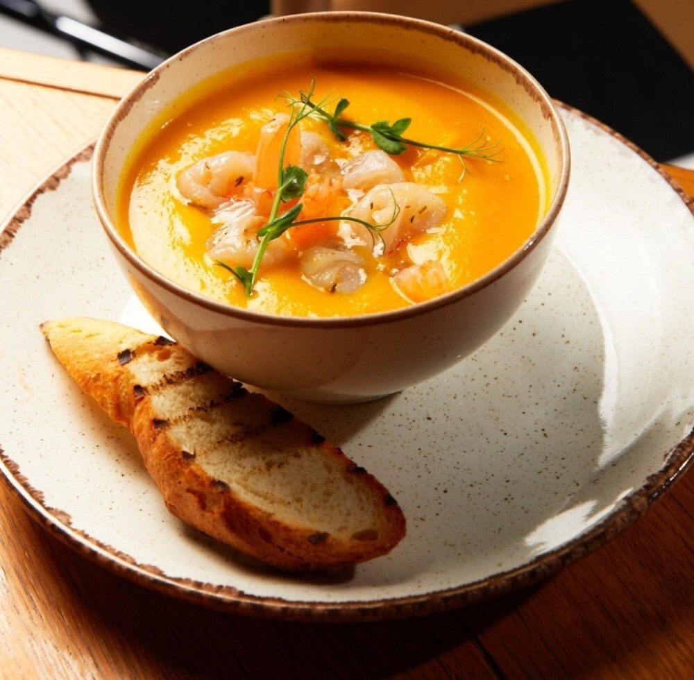 Тыквенный суп-пюре на кокосовом молоке с тигровыми креветками