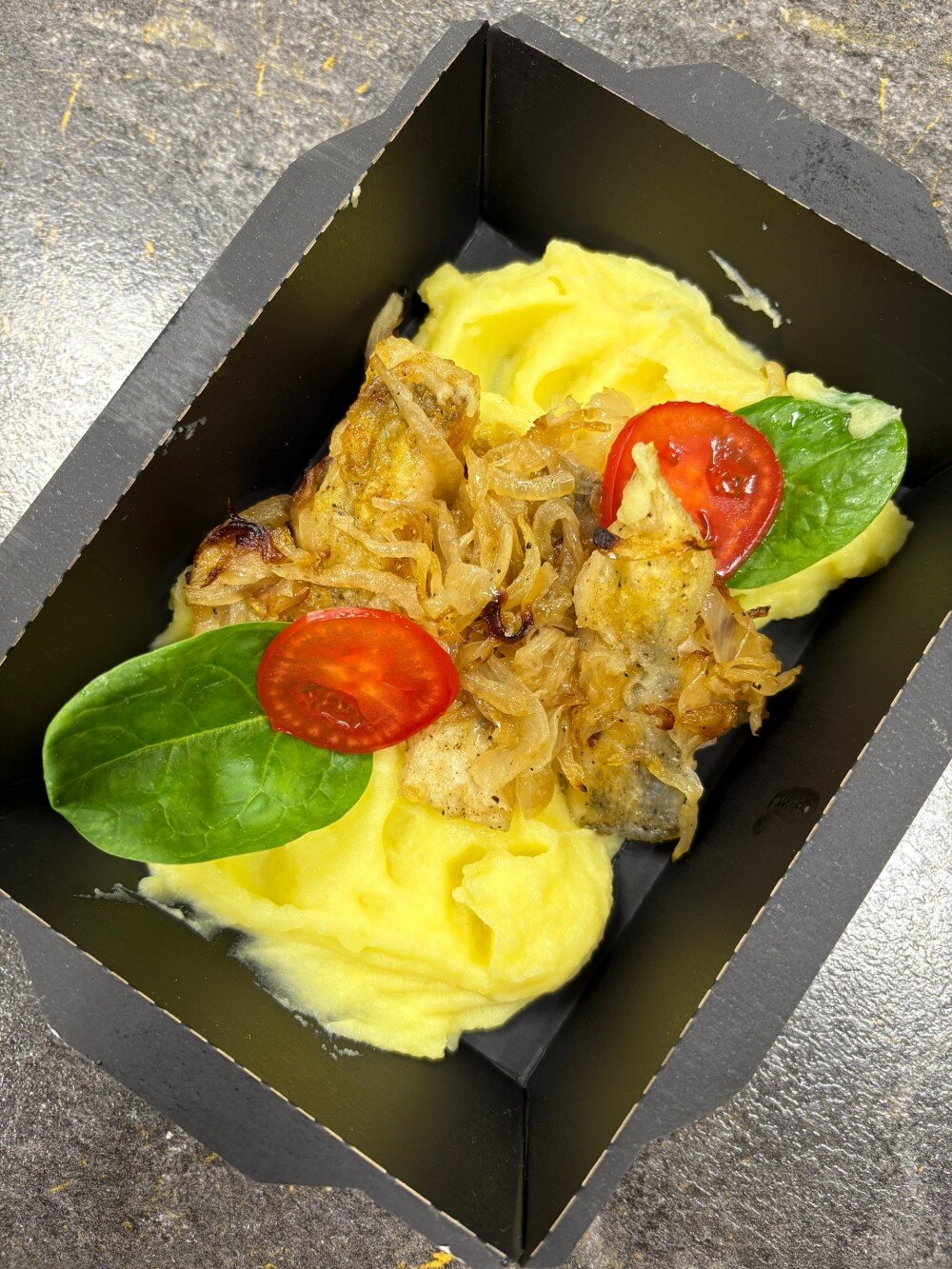 Поджарка из судака с картофельным пюре