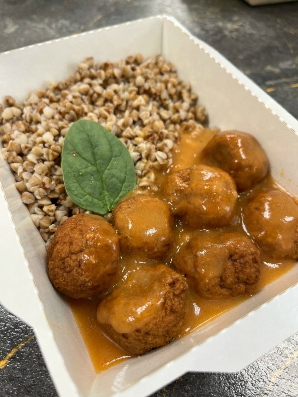 Мясные фрикадельки с гречей