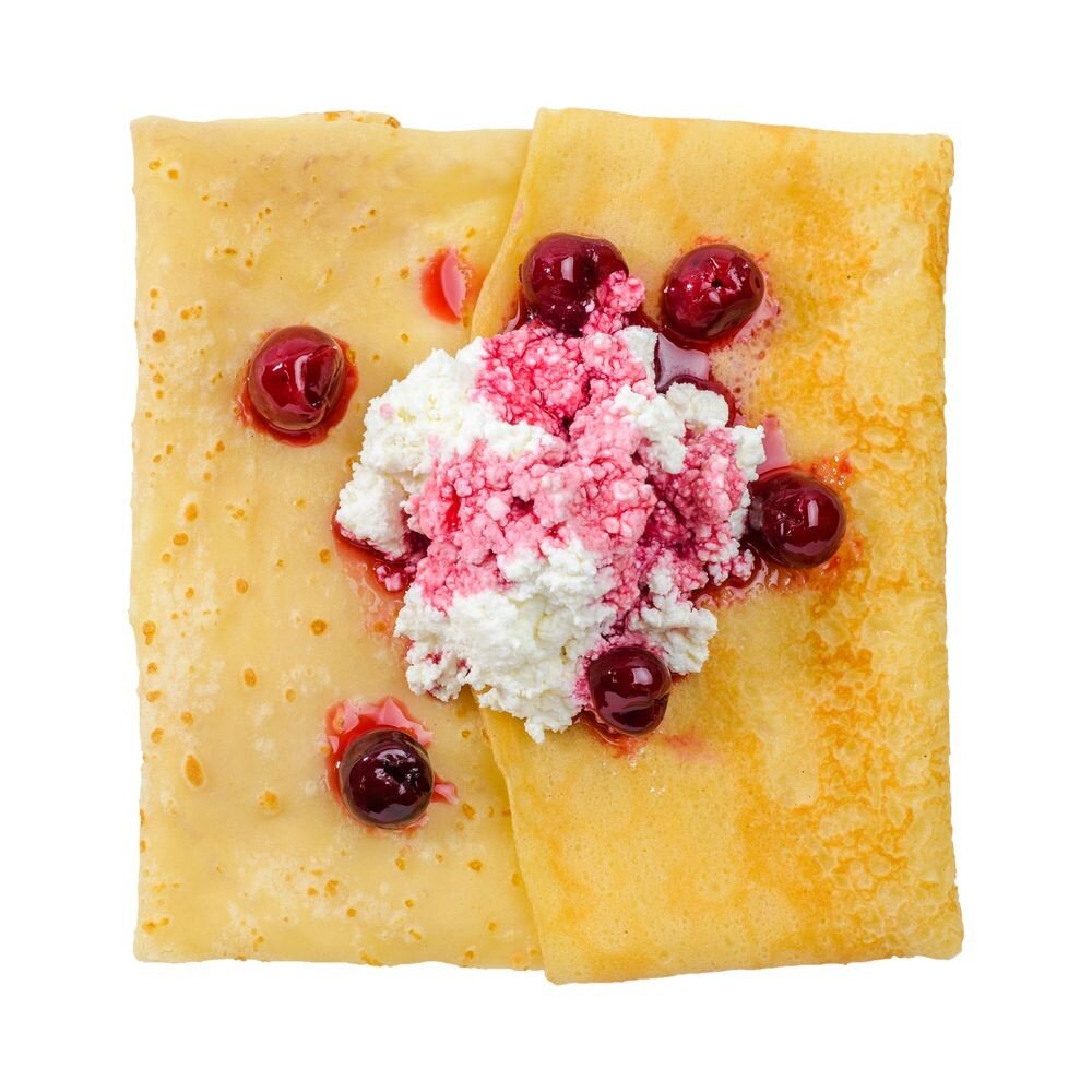 Блин с творогом и вишней