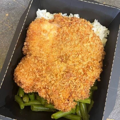 Куриный шницель с рисом и овощами